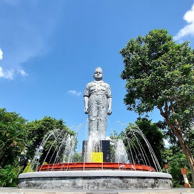 Foto de Statue of Gubernur Suryo
