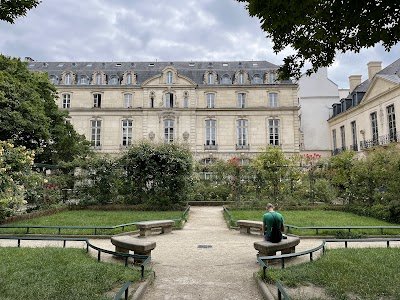 Foto de Square Saint-Gilles du Grand Veneur
