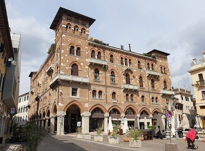 Foto de Fontana di piazza san Vito
