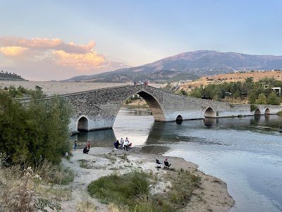 Foto de Tarihi Ceyhan Köprüsü