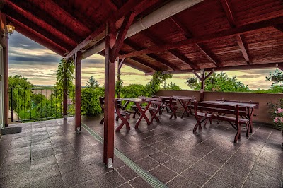 Foto de Aranypatkó Étterem- Panzió -Pizzéria -Győrújbarát, Győr