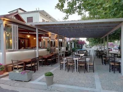 Foto de Μεζεδοπενιές Ζαχάρω Μεζεδοπωλείο