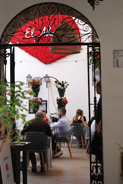 Foto de Taberna El Abanico Patio - Tapas Córdoba