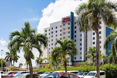 Foto de Hampton Inn e Suites by Hilton Miami Airport South Blue Lagoon