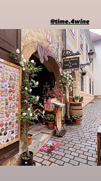 Foto de Restaurant Konoba Time4wine Zagreb Gornji Grad (Tradicional food Sea food Pasta Pizza Grill)