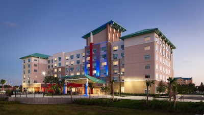 Foto de Holiday Inn Express e Suites Orlando at Seaworld by IHG