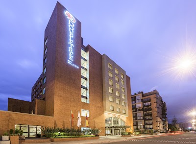 Foto de DoubleTree By Hilton Bogota Calle 100