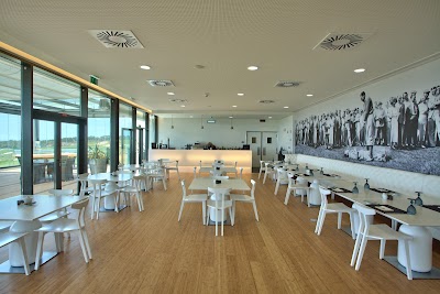 Foto de The Legend Restaurant - Golf Clubhouse