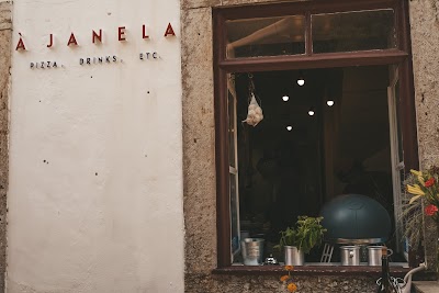Foto de À JANELA