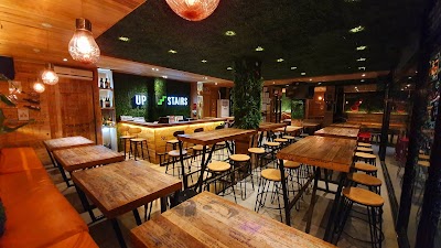 Foto de Upstairs Rooftop Bar Kitchen