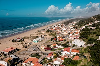 Foto de Puresurfcamps - Surfcamp Portugal, Beachfront Surfhouse Caparica