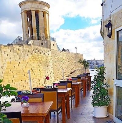 Foto de THE BELL ? GASTROLOUNGE Mediterranean Family Restaurant in Valletta ??